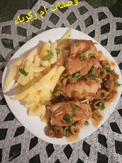 صورة لوصفة رولي دجاج بدون حشو مع صلصة رائعةمرافق بالبطاطا مقلية 🍟🍟🍟