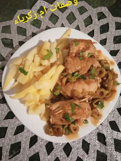 صورة لوصفة رولي دجاج بدون حشو مع صلصة رائعةمرافق بالبطاطا مقلية 🍟🍟🍟