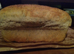 Una foto de Pan de molde con orégano y ajo