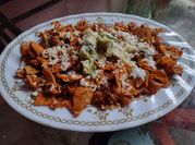 Una foto de migas con huevo