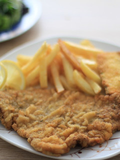 Una foto de Milanesa: carne de res empanizada