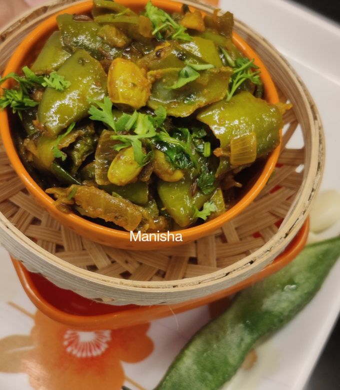 A picture of Val Papadi Bhaji (Winter Special Broad/Flat Beans Curry).