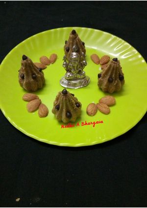 A picture of Oats Coconut modak.