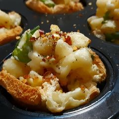 Mac and Cheese Cups | Baked Mac and Cheese Bread Basket | A picture of Mac and Cheese Cups | Baked Mac and Cheese Bread Basket |.
