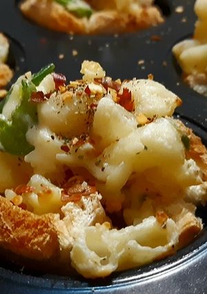 A picture of Mac and Cheese Cups | Baked Mac and Cheese Bread Basket |.