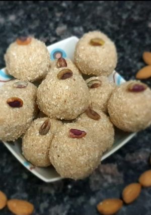 तिल जेगरी लड्डू रेसिपी मुख्य फोटो