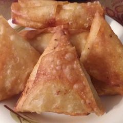 A picture of Chicken vegetable samosa #iftar with huma #cookpadApp.