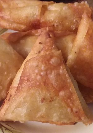 A picture of Chicken vegetable samosa #iftar with huma #cookpadApp.