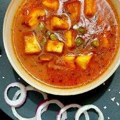 A picture of Matar Paneer.