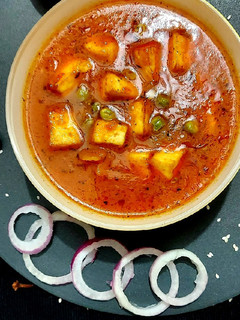 A picture of Matar Paneer.