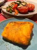 Bacalao a la gabardina con verduras a la plancha y salsa romescu