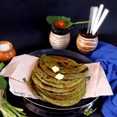 A picture of Spinach paratha.