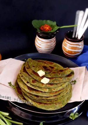 A picture of Spinach paratha.