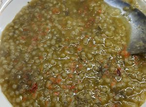 Una foto de Para días de lluvia: Sopa de verduras con municiones