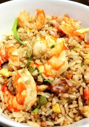 Una foto de Arroz Frito con Bacon y Camarones