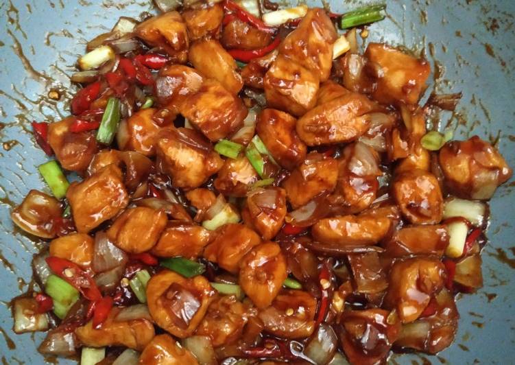 Langkah Mudah untuk Menyiapkan Ayam Kungpao, Lezat