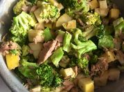 Una foto de ensalada de fruta