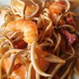 Gulas con langostinos y chorizo