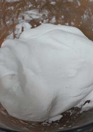 A picture of Fondant Icing.