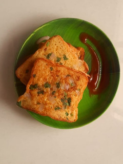 ஸ்பைசி மசாலா பிரெட் டோஸ்ட்(masala bread toast recipe in tamil) செய்முறை முக்கிய புகைப்படம்