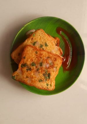 ஸ்பைசி மசாலா பிரெட் டோஸ்ட்(masala bread toast recipe in tamil) செய்முறை முக்கிய புகைப்படம்