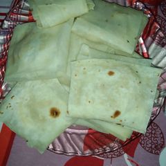 A picture of Frozen chicken box patties.