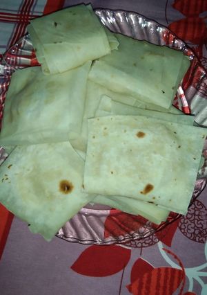 A picture of Frozen chicken box patties.