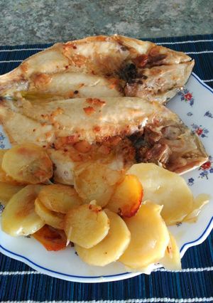 Foto principal de Dorada a la vizcaína con patatas