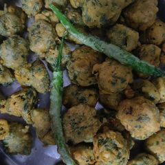 A picture of Methi gota.