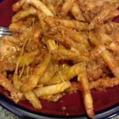 A picture of Chilli Cheese Fries.