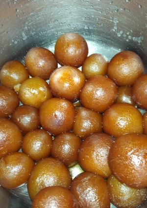 ગુલાબ જાંબુ (Gulab Jamun Recipe In Gujarati) રેસીપી મુખ્ય ફોટો