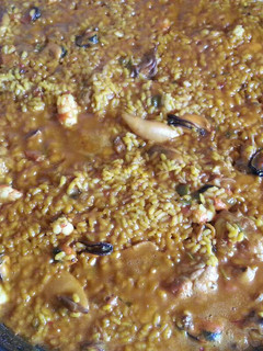 Una foto de Paella de marisco