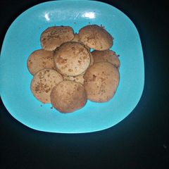 A picture of Groundnuts and butter cookies.