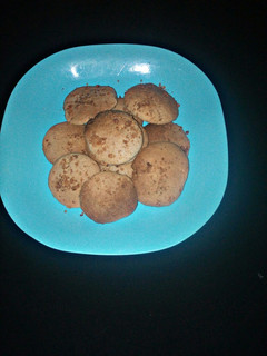 A picture of Groundnuts and butter cookies.