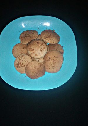 A picture of Groundnuts and butter cookies.