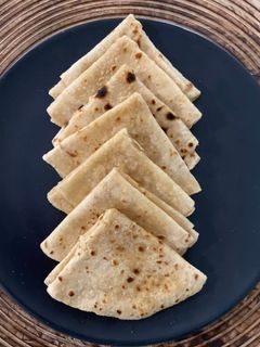 ડબલ પડ ની રોટલી (Double Pad Rotli Recipe In Gujarati) રેસીપી મુખ્ય ફોટો