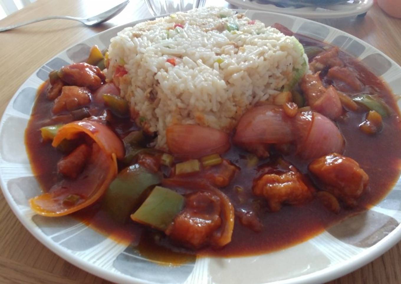 Fried rice with schezwan chilli chicken (gravy)