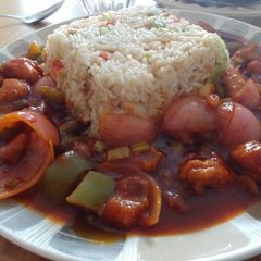 A picture of Fried rice with schezwan chilli chicken (gravy).
