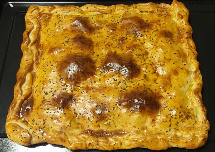 Empanada de atún con pisto de verduras