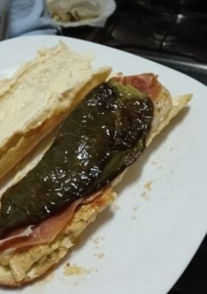 Una foto de Serranito de pollo