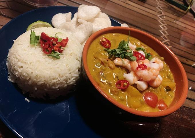 Thai Yellow Curry with Mango & Prawns