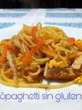 Spaghetti, sin gluten, con pechuga de pollo, cebollín, zanahoria, hinojo, huevo revuelto y más
