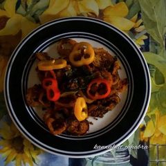 A picture of Mini bell pepper roundels in  gram flour.