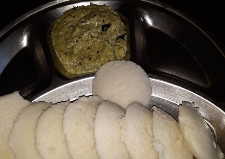 Recipe of Award-winning Idli with coconut chutney
