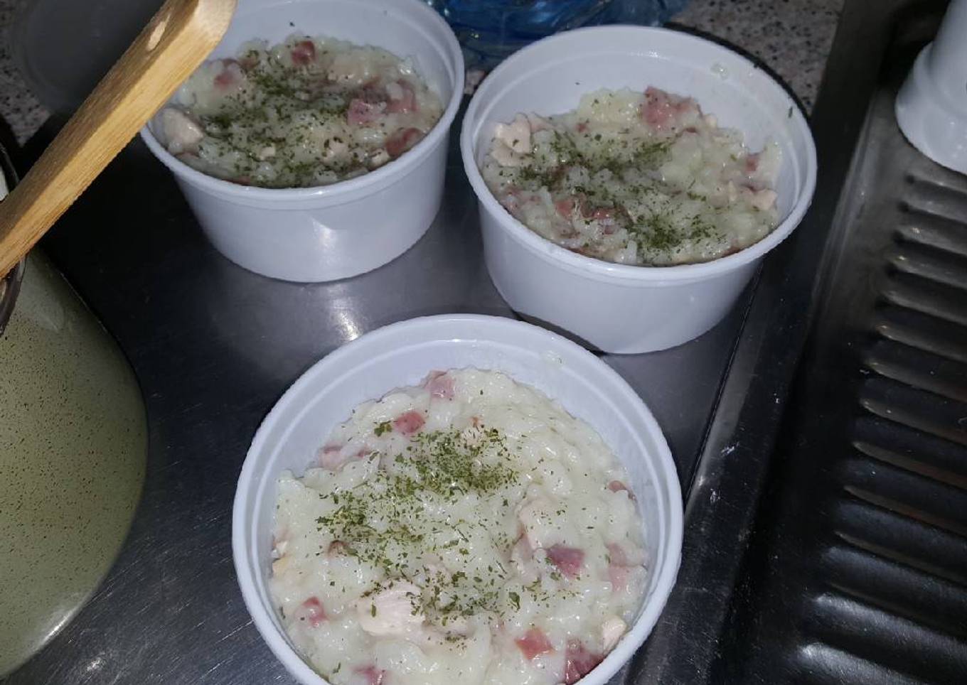 Risotto de pollo y taquitos de jamón