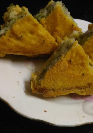 A picture of Bread  Pakora.
