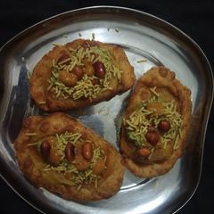 A picture of Stuffed Ghughra Chaat.