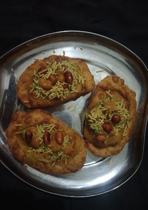 A picture of Stuffed Ghughra Chaat.
