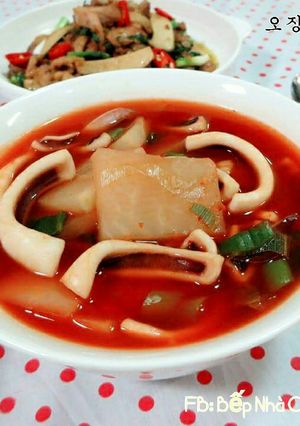 Hình của món Canh Mực 오징어무 국.