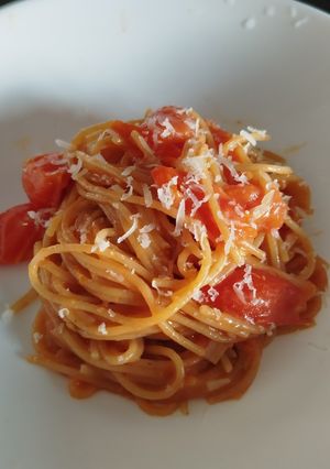 Una foto de Pasta con tomate cherry